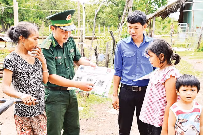 Bộ đội Biên phòng tỉnh Đồng Nai tuyên truyền nhân dân nâng cao ý thức bảo vệ chủ quyền biên giới.
