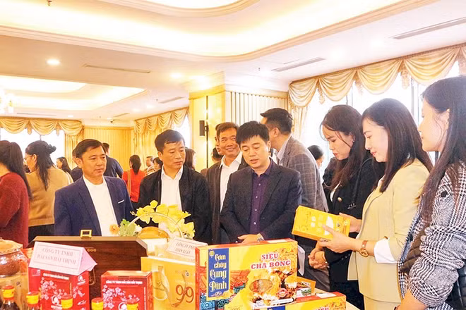 Gian hàng giới thiệu các sản phẩm OCOP của Ninh Bình.