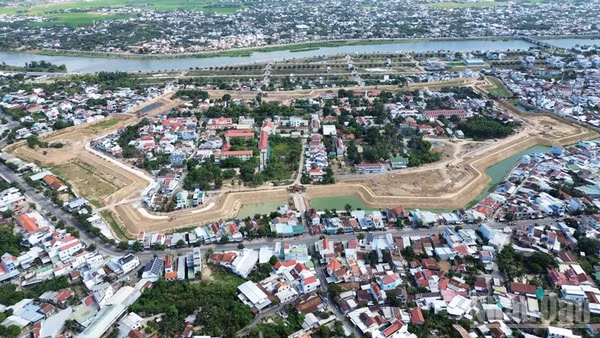 Dự án trùng tu, tôn tạo di tích Thành cổ Diên Khánh, tỉnh Khánh Hòa nhìn từ trên cao xuống. (Ảnh: HƯƠNG XUÂN) 