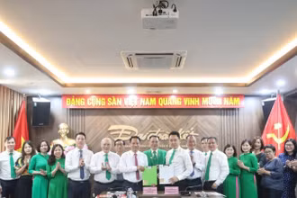 Hai bên ký kết phát hành 2.000 quyển/kỳ của ấn phẩm "Tinh hoa Việt" trong thời gian 12 kỳ (1 năm).