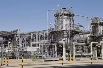Nhà máy lọc dầu tại Dammam, Saudi Arabia. (Ảnh: THX/TTXVN) 