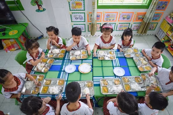 Nhiều trường học đã triển khai Mô hình điểm về bữa ăn học đường giúp cải thiện tình trạng dinh dưỡng cho học sinh.