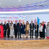 Nữ Thị trưởng Khu Trung tâm Tài chính London Dame Susan Langley đến thăm Văn phòng Prudential Việt Nam. (Ảnh: Prudential)
