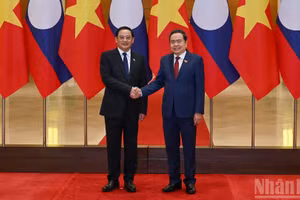 Chủ tịch Quốc hội Trần Thanh Mẫn và Thủ tướng Lào Sonexay Siphandone. (Ảnh: THỦY NGUYÊN)