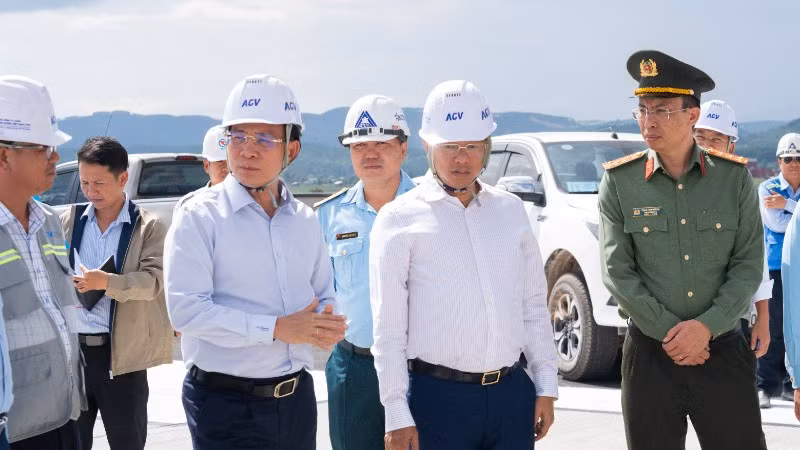 Ủy ban nhân dân tỉnh Lâm Đồng kiểm tra tiến độ sân bay Liên Khương. (Ảnh: Ủy ban nhân dân tỉnh Lâm Đồng cung cấp)