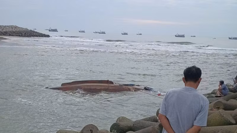 Hiện trường tàu cá bị chìm.