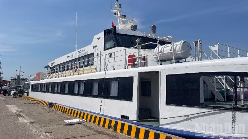 Tàu cao tốc Phú Quý Express.