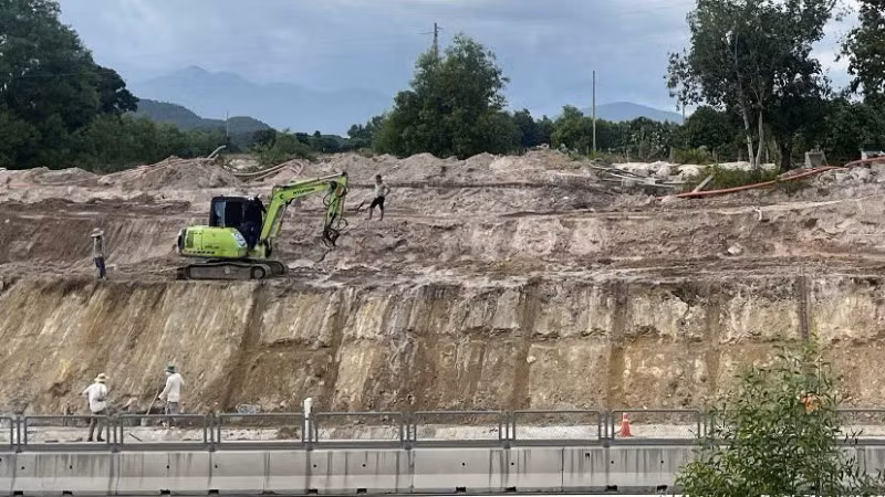 Đơn vị đang thi công tại Km215.