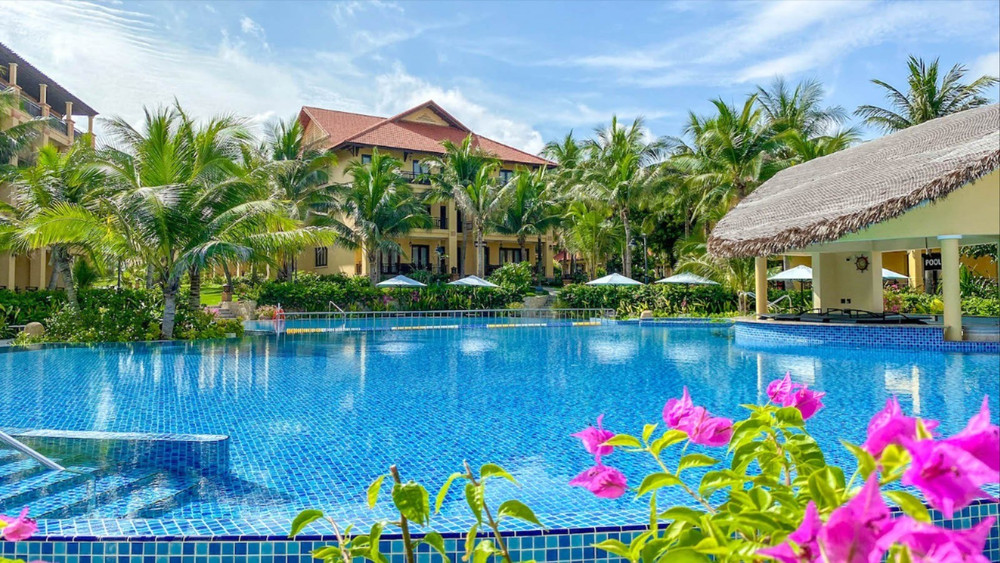 Resort chú trọng phát triển hệ thống cây xanh bản địa rộng lớn, không chỉ tạo không gian thư thái mà còn thanh lọc không khí và bảo tồn đa dạng sinh học copy-of-pandanus-resort-swimming-pools-18-6650.jpg