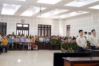 Gần 300 bị hại ngồi kín phiên tòa xét xử Chủ tịch và Giám đốc Công ty CP Tài chính Vietnam Capital. (Ảnh: AD)