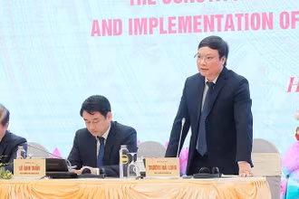Thứ trưởng Nội vụ Trương Hải Long phát biểu tại họp báo quốc tế, ngày 17/6/2025. (Ảnh: TTXVN)