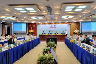 Các đại biểu đóng góp, chia sẻ ý kiến tại diễn đàn.