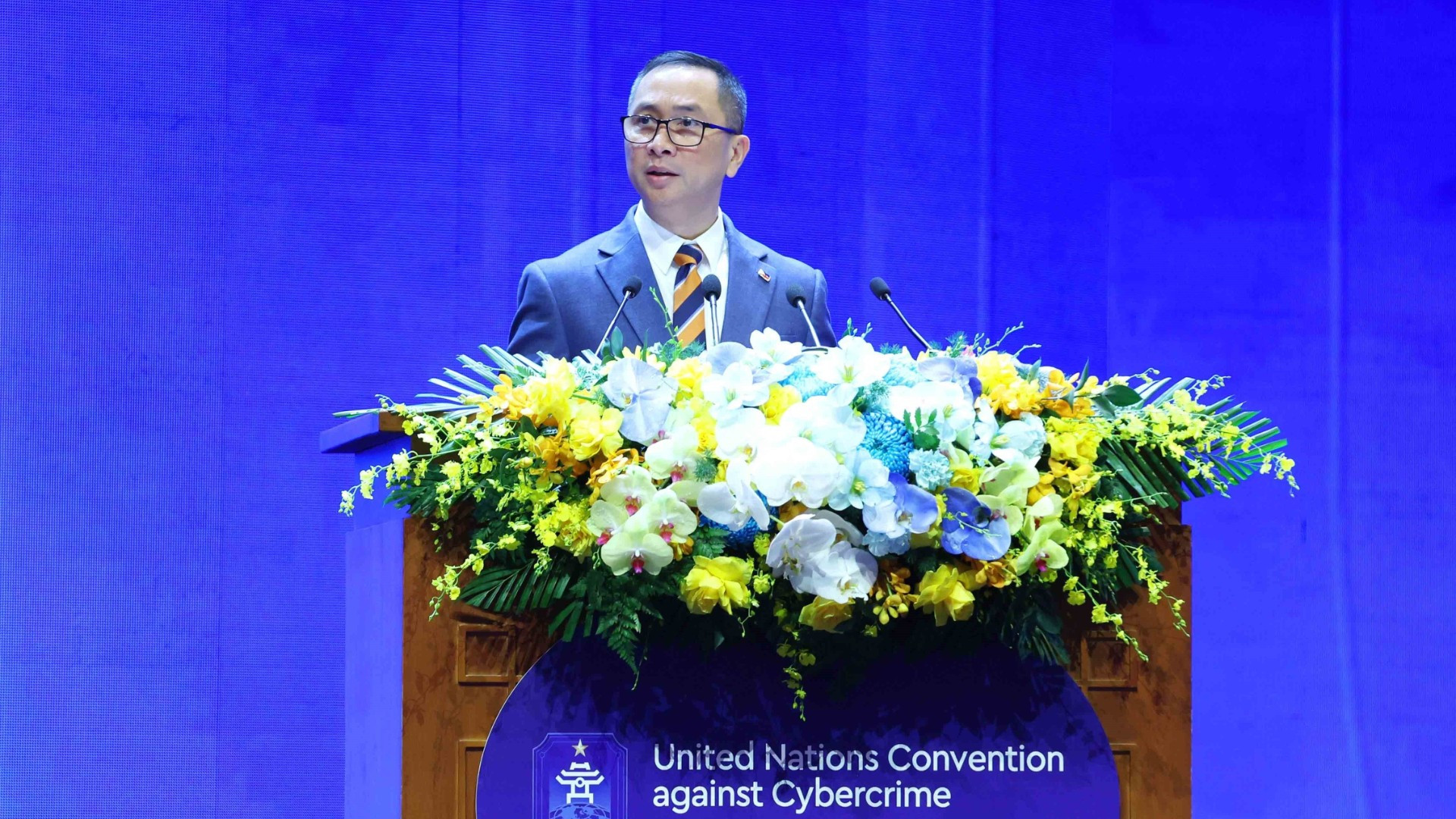 Đại diện Philippines phát biểu tại phiên thảo luận toàn thể thứ hai. (Ảnh: TTXVN) cong-uoc-ha-noi-phien-thao-luan-toan-the-thu-hai-3-8229.jpg