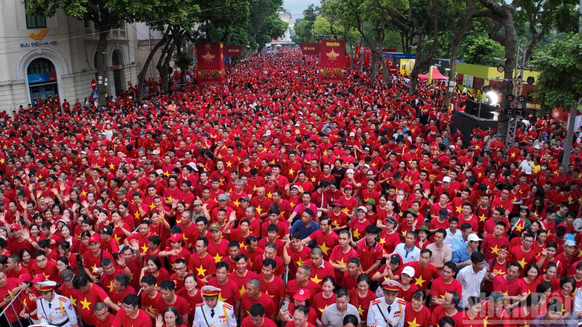 Sự kiện được tổ chức đồng loạt tại Thủ đô Hà nội và 33 tỉnh, thành phố, 3.121 xã, phường, đặc khu trên toàn quốc. (Ảnh: THÀNH ĐẠT)