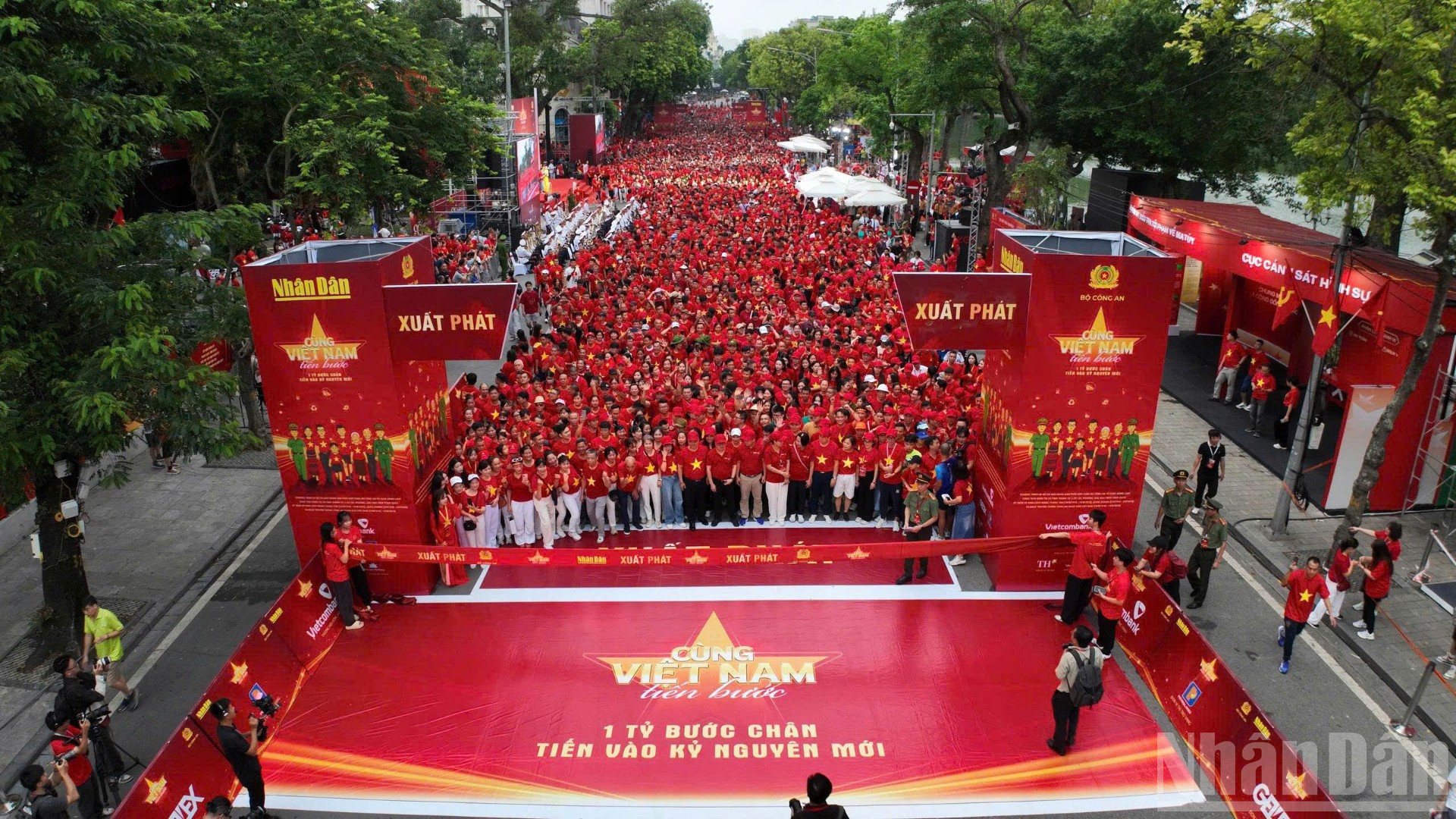 Trong sự kiện sáng 16/8, Ban Tổ chức đã ghi nhận tổng số 1.112.336 người tham gia tại các điểm cầu. (Ảnh: THÀNH ĐẠT) ndo_br_19d69387049-9263.jpg