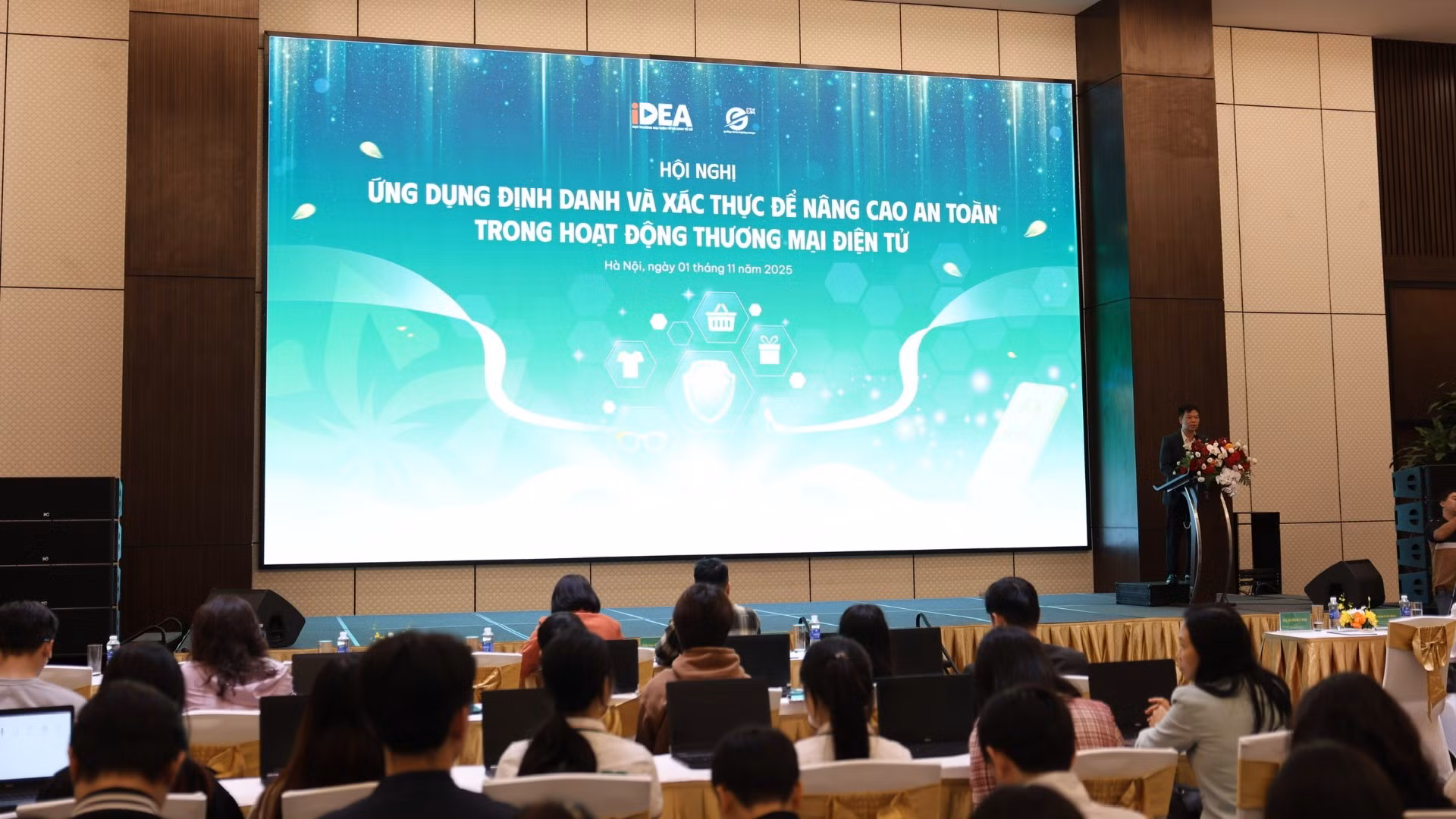 Quang cảnh hội nghị.