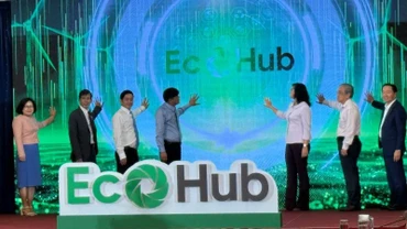 Các đại biểu ra mắt Sàn giao dịch thương mại điện tử EcoHub.