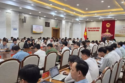 Quang cảnh buổi gặp mặt giữa Ủy ban nhân dân tỉnh Quảng Ninh các doanh nghiệp có vốn đầu tư trực tiếp nước ngoài.