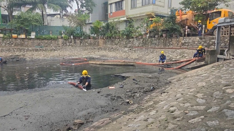 Hà Nội tăng cường thoát nước, chống úng ngập dịp lễ