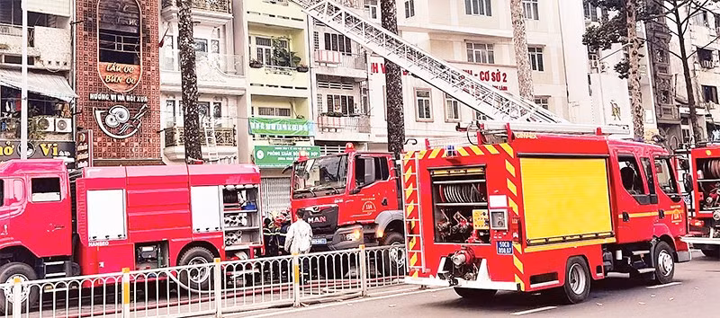 Hiện trường vụ cháy cơ sở kinh doanh trên đường Trần Hưng Đạo làm bốn người chết.