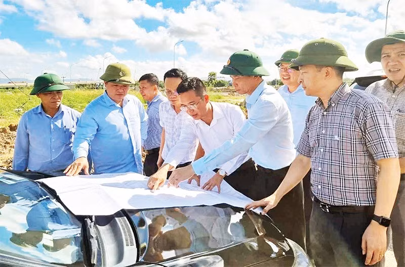 Lãnh đạo thị xã Quảng Yên kiểm tra tiến độ triển khai các dự án trên địa bàn.