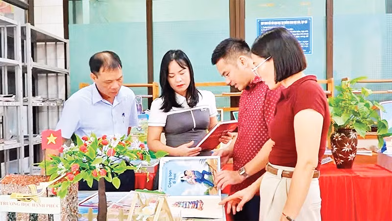 Những bài dự thi Đại sứ Văn hóa đọc năm 2025 chất lượng tốt được trưng bày tại Thư viện tỉnh Thái Nguyên để phục vụ bạn đọc, truyền cảm hứng đọc sách.