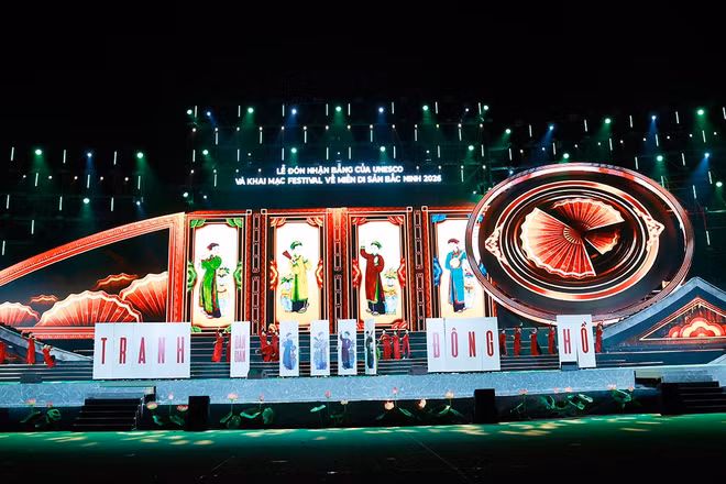 Phối cảnh sân khấu chương trình nghệ thuật "Tinh hoa di sản ngàn năm tỏa rạng".