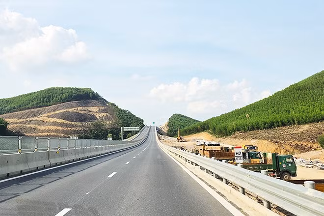 Dự án cao tốc bắc - nam phía đông đoạn đi qua Quảng Trị. Ảnh: SONG ANH