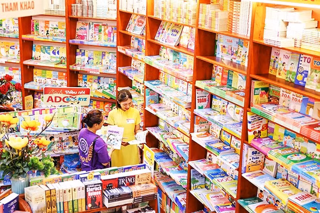 Sách giáo khoa tại hệ thống nhà sách của Nhà xuất bản Giáo dục Việt Nam. 