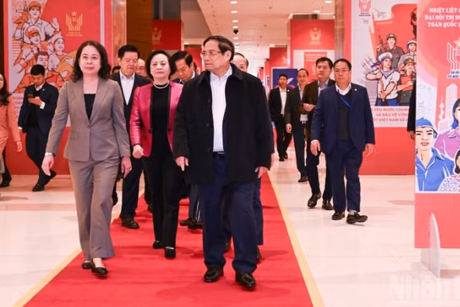 Thủ tướng Chính phủ Phạm Minh Chính đi kiểm tra công tác chuẩn bị Đại hội Thi đua yêu nước toàn quốc lần thứ XI. (Ảnh: TRẦN HẢI)