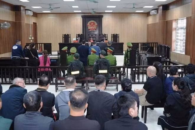 Quang cảnh phiên xét xử.