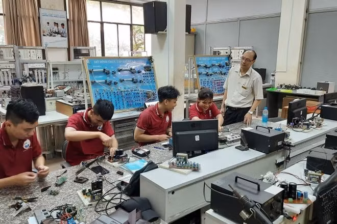 Đào tạo ngành điện tử tại Trường cao đẳng Kỹ nghệ II, Thành phố Hồ Chí Minh
