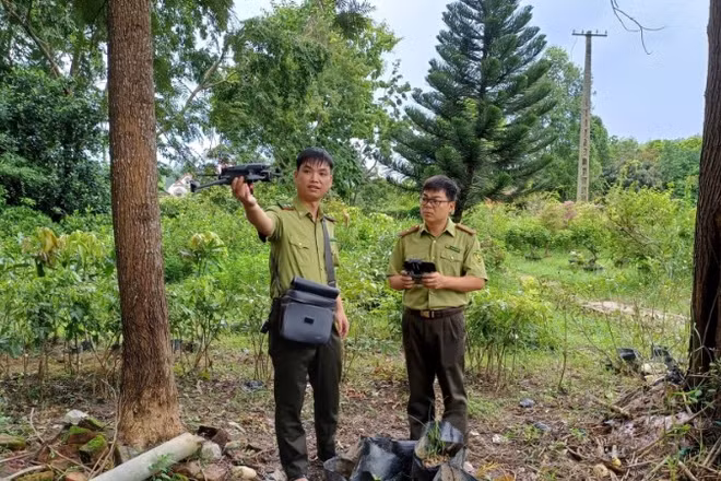 Lực lượng kiểm lâm tỉnh Cao Bằng phát huy tốt hiệu quả của thiết bị bay không người lái trong quản lý và bảo vệ rừng. (Ảnh: MINH TUẤN)
