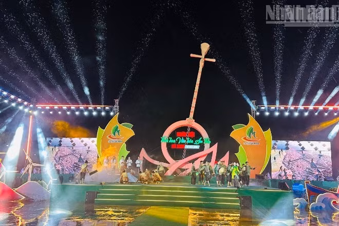 Quang cảnh buổi lễ. (Ảnh: TRỌNG DUY)