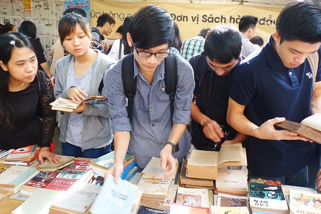 Rất cần các biện pháp khơi dậy văn hóa đọc.