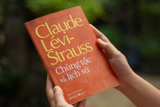 Cuốn sách “Chủng tộc và lịch sử”. (Ảnh: Omega Plus Books)