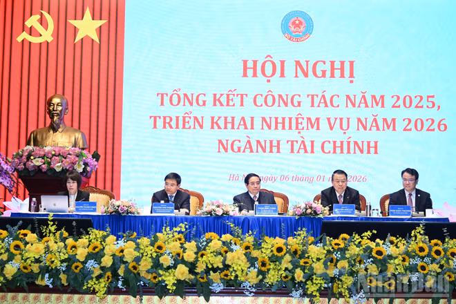[Ảnh] Thủ tướng Phạm Minh Chính dự Hội nghị triển khai nhiệm vụ năm 2026 của ngành tài chính