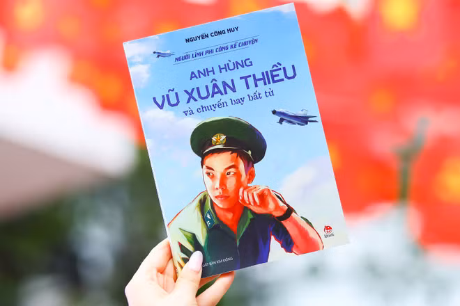 Bìa cuốn sách.