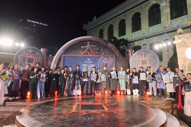 Đoàn làm phim tại buổi showcase. (Ảnh: Đoàn làm phim cung cấp)