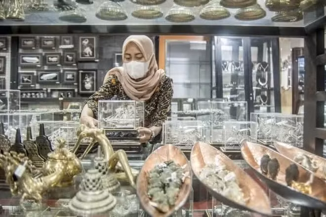 Phụ kiện bạc được trưng bày tại một cửa hàng ở Yogyakarta (Indonesia). (Ảnh: Tân Hoa xã)
