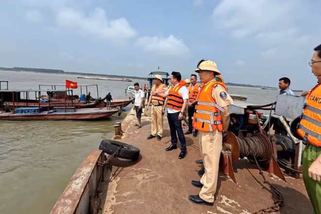 Lãnh đạo Công an tỉnh Phú Thọ trực tiếp có mặt tại hiện trường chỉ đạo công tác cứu hộ, cứu nạn.