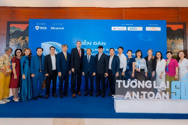 Diễn đàn “Tương lai số an toàn cho doanh nghiệp vừa và nhỏ".