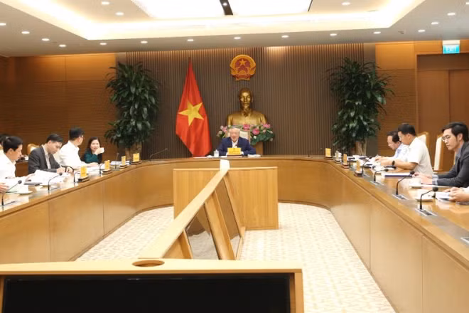 Phó Thủ tướng Thường trực Chính phủ Nguyễn Hòa Bình chủ trì cuộc họp về hoàn thiện dự thảo quy chế hoạt động của Trung tâm Tài chính quốc tế Việt Nam. (Ảnh: VGP/Nguyễn Hoàng)