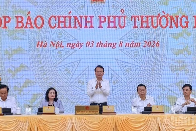 Bộ trưởng, Chủ nhiệm Văn phòng Chính phủ Đặng Xuân Phong, người phát ngôn của Chính phủ, chủ trì họp báo Chính phủ thường kỳ tháng 7/2026. (Ảnh: VGP/Nhật Bắc)