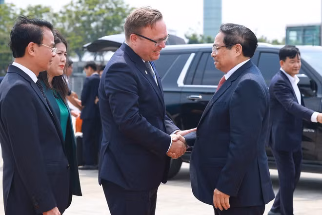 Lễ tiễn Thủ tướng Phạm Minh Chính và Đoàn đại biểu cấp cao Việt Nam tại sân bay quốc tế Nội Bài (Hà Nội). (Ảnh: Dương Giang/TTXVN)