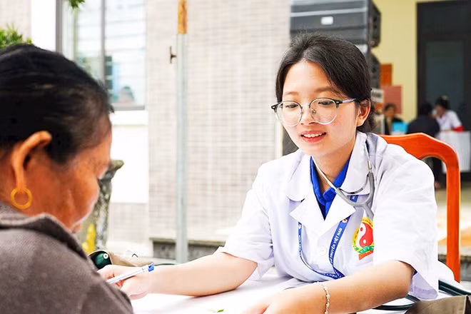 Tuổi trẻ y - dược cổ truyền khám bệnh miễn phí