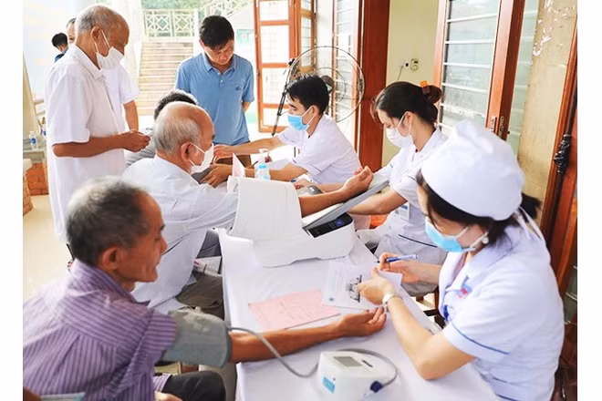 Ngành y tế hướng tới mục tiêu người dân được khám sức khỏe định kỳ mỗi năm một lần.
