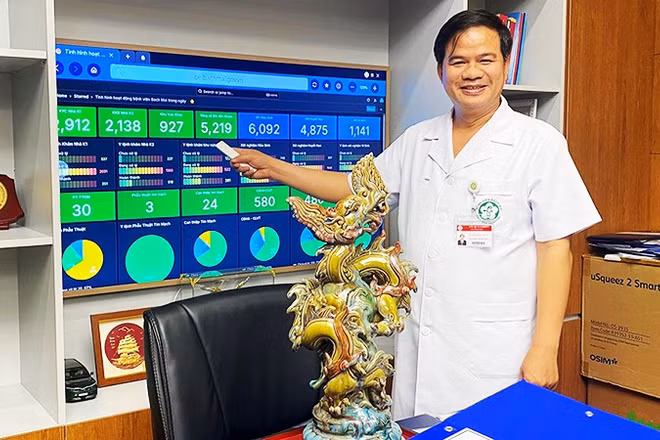 PGS, TS Đào Xuân Cơ, Giám đốc BV Bạch Mai giới thiệu mô hình chuyển đổi số tại BV.