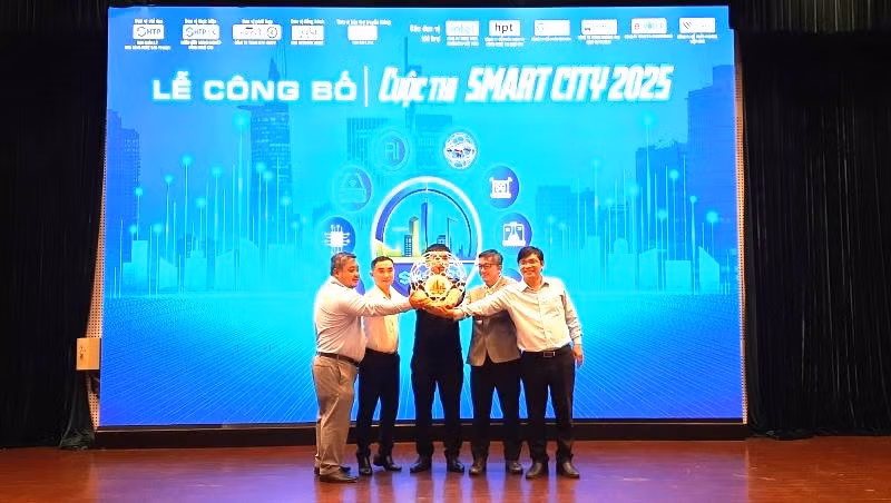 Nghi thức khởi động Cuộc thi Smart City 2025.
