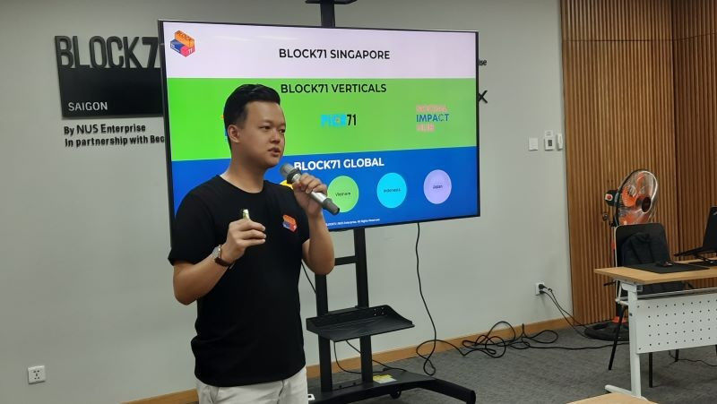 Chuyên gia phát biểu tại hội thảo 1.jpg